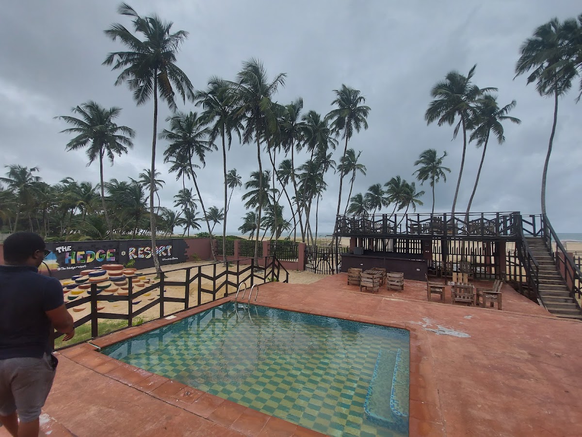 Hedge Resort