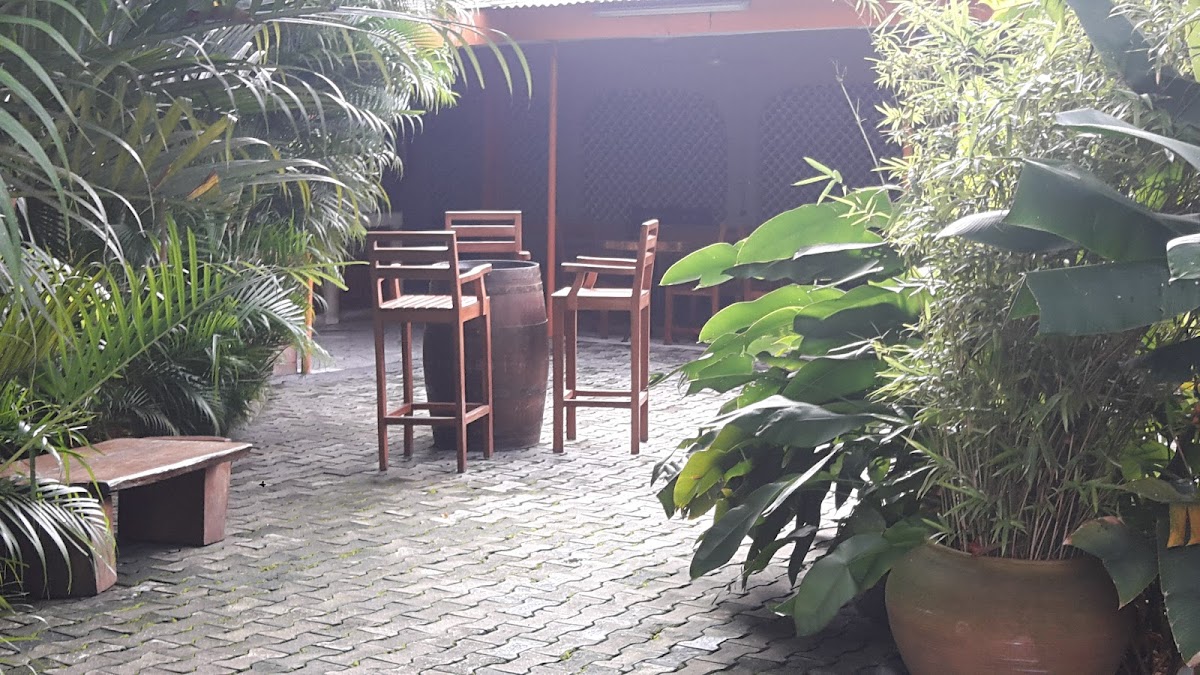 The Wine House (Lounge & Guest House)