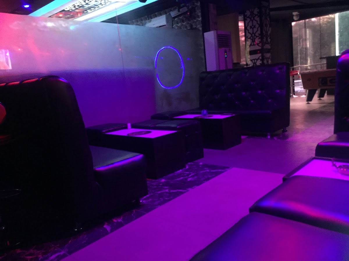 606 Lounge