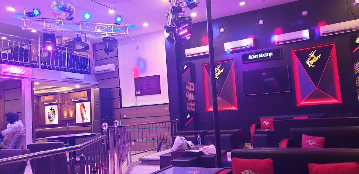 Lounge 38 (Karaoke nights)