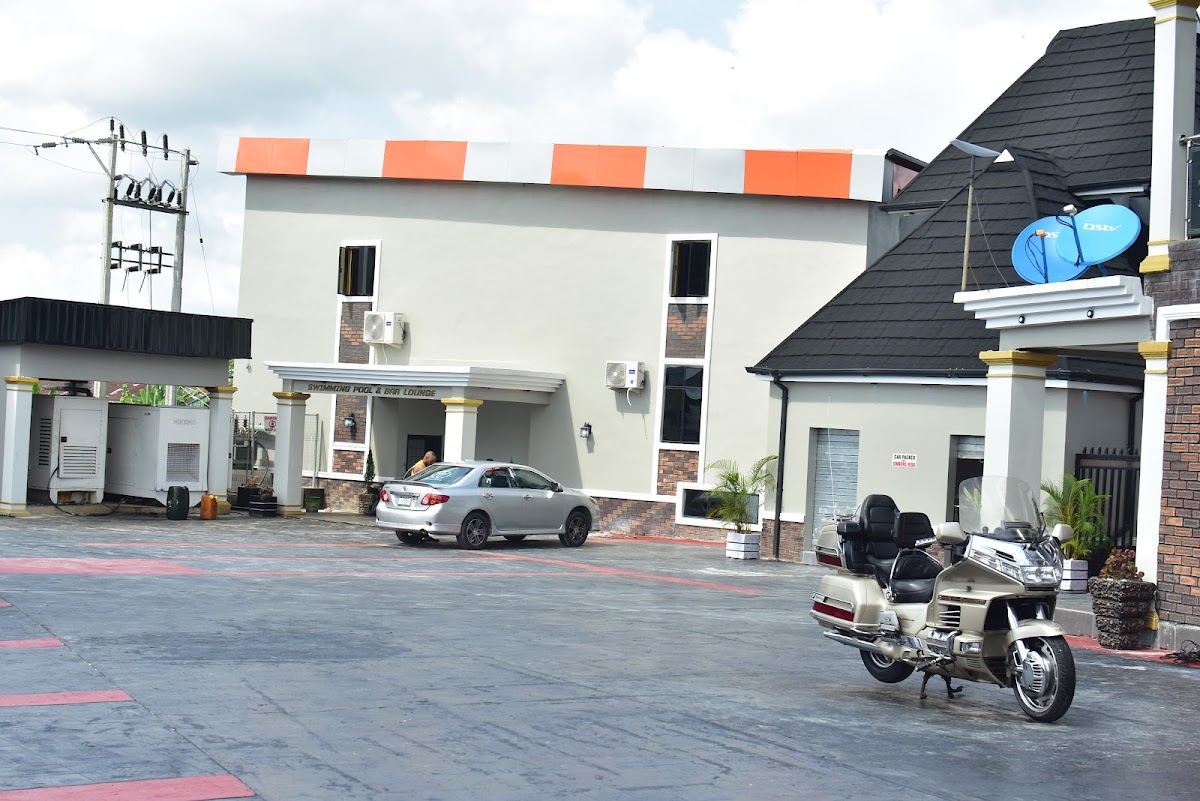 Uptown Life Hotel and Suites