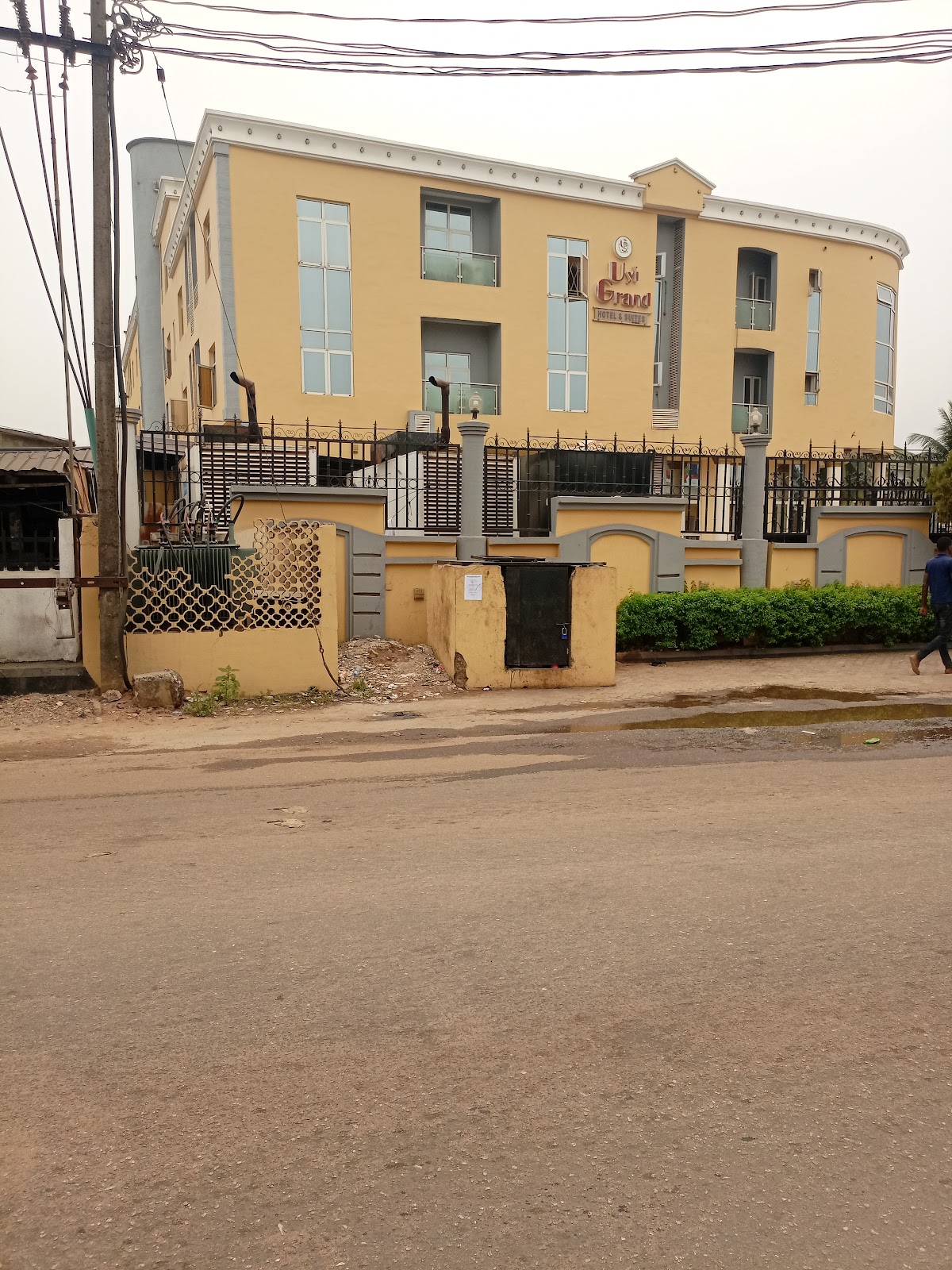 Uyi Grand Hotel