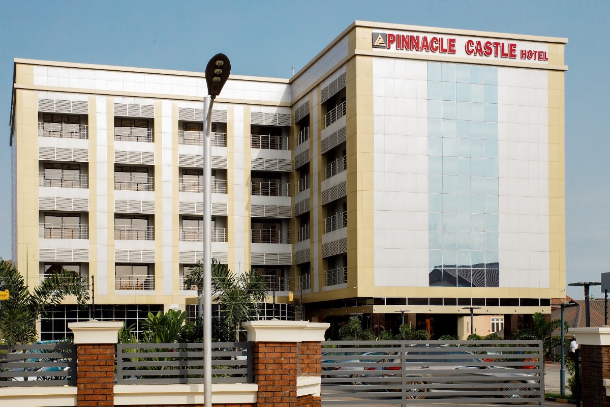 Pinnacle Castle Hotel