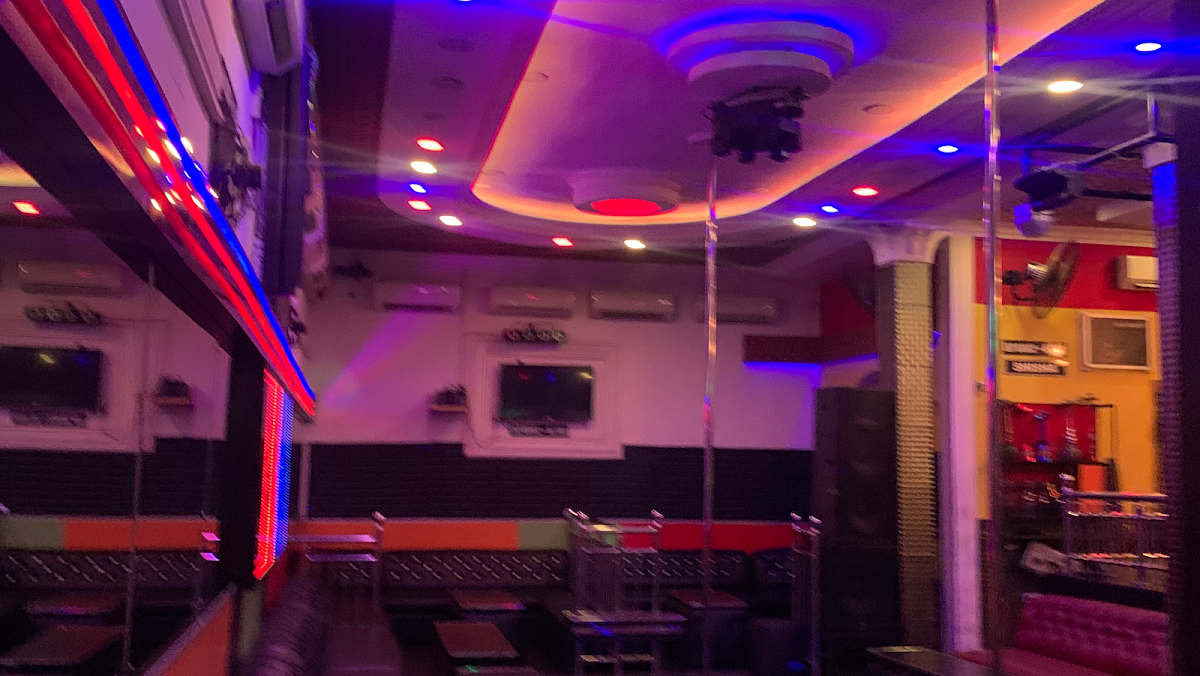 De Crib Night Club