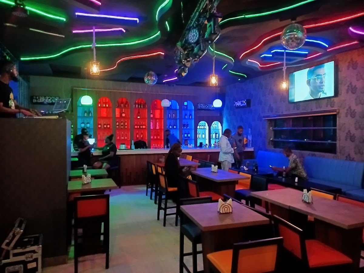 Mr. Maddox Lounge