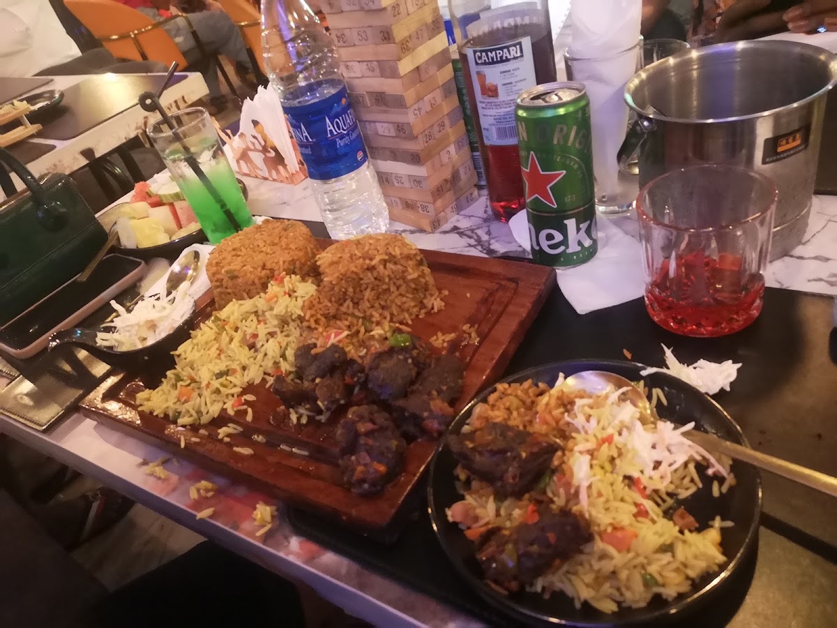 CentrUs Restaurant & Lounge